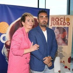 Rocío Carrasco y Fidel Albiac en la presentación del concierto 'Mujeres cantan a Rocío Jurado' en Sevilla