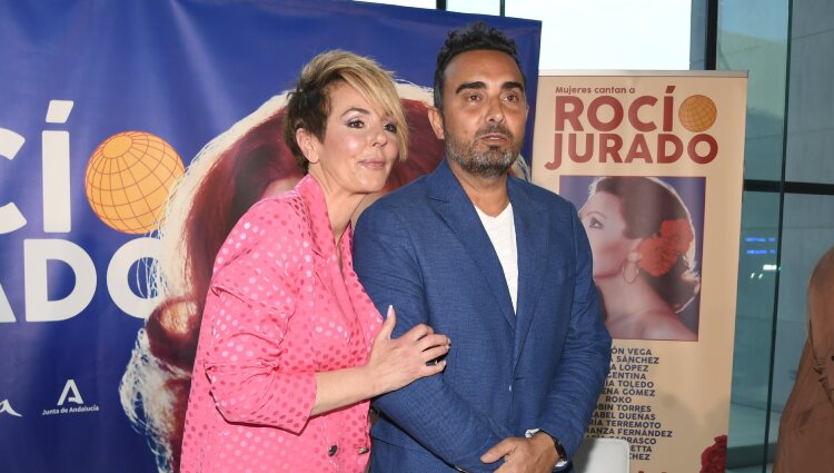 Rocío Carrasco y Fidel Albiac en la presentación del concierto 'Mujeres cantan a Rocío Jurado' en Sevilla