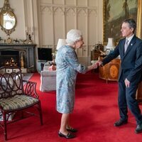 La Reina Isabel saluda al Presidente de la Confederación Suiza en Windsor Castle