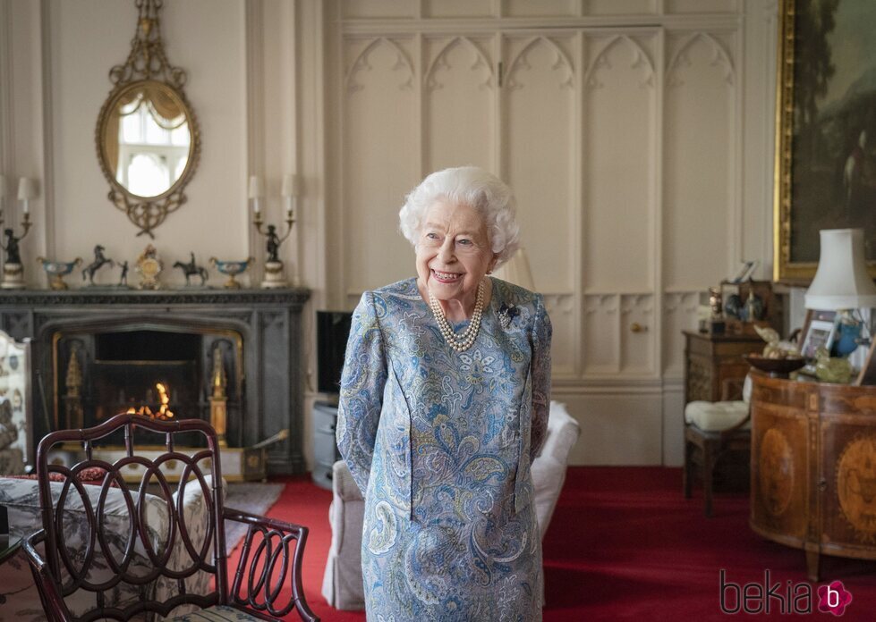 La Reina Isabel en su primera audiencia en Windsor Castle tras celebrar su 96 cumpleaños