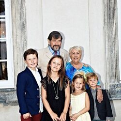 Christian, Isabel, Vicente y Josefina de Dinamarca con su abuelo materno y su esposa