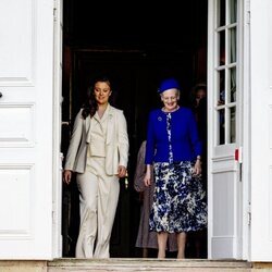 Isabel de Dinamarca con su abuela Margarita de Dinamarca en su Confirmación
