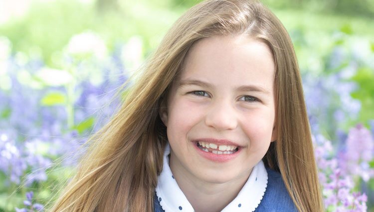 La Princesa Carlota muy sonriente en su 7 cumpleaños