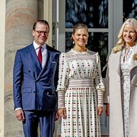 Victoria y Daniel de Suecia en el Palacio de Haga con Haakon y Mette-Marit de Noruega