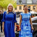 Mette-Marit de Noruega y Victoria de Suecia en una recepción de Estocolmo durante la visita oficial de Haakon y Mette-Marit de Noruega a Suecia