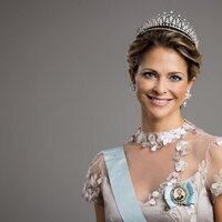 Magdalena de Suecia con la Tiara Fringe Moderna en una foto oficial
