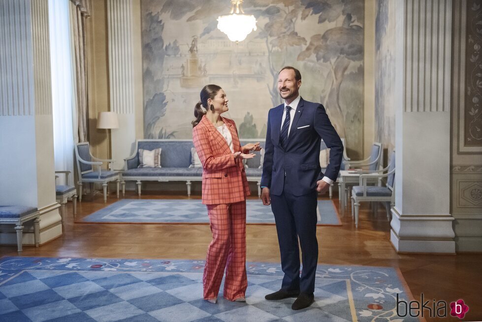 Victoria de Suecia y Haakon de Noruega muestran su complicidad antes de su viaje a Gotemburgo