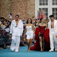 Chanel Terrero y sus bailarines en la alfombra azul de la ceremonia de apertura del Festival de Eurovisión 2022