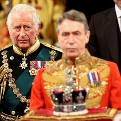El Príncipe Carlos sigue a la Corona Imperial en la Apertura del Parlamento 2022
