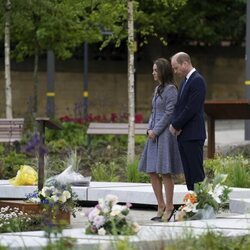 El Príncipe Guillermo y Kate Middleton en la inauguración del Glade Of Light Memorial en Manchester
