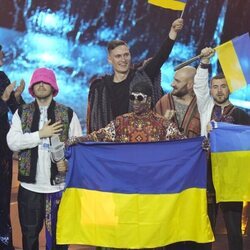 Kalush Orchestra con el micrófono de cristal tras ganar Eurovisión 2022.
