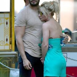 Britney Spears y Sam Asghari, muy cariñosos