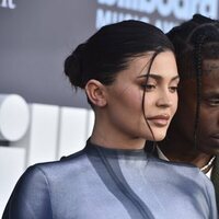 Kylie Jenner y Travis Scott en la alfombra roja de los Billboard Music Awards 2022