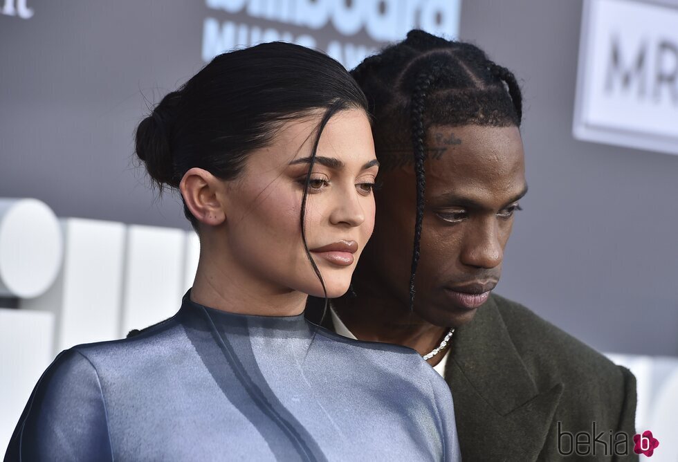 Kylie Jenner y Travis Scott en la alfombra roja de los Billboard Music Awards 2022