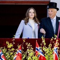 Harald de Noruega e Ingrid Alexandra de Noruega en el Día de Noruega 2022