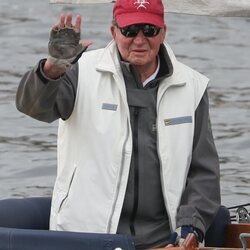 El Rey Juan Carlos navegando en el Bribón en Sanxenxo