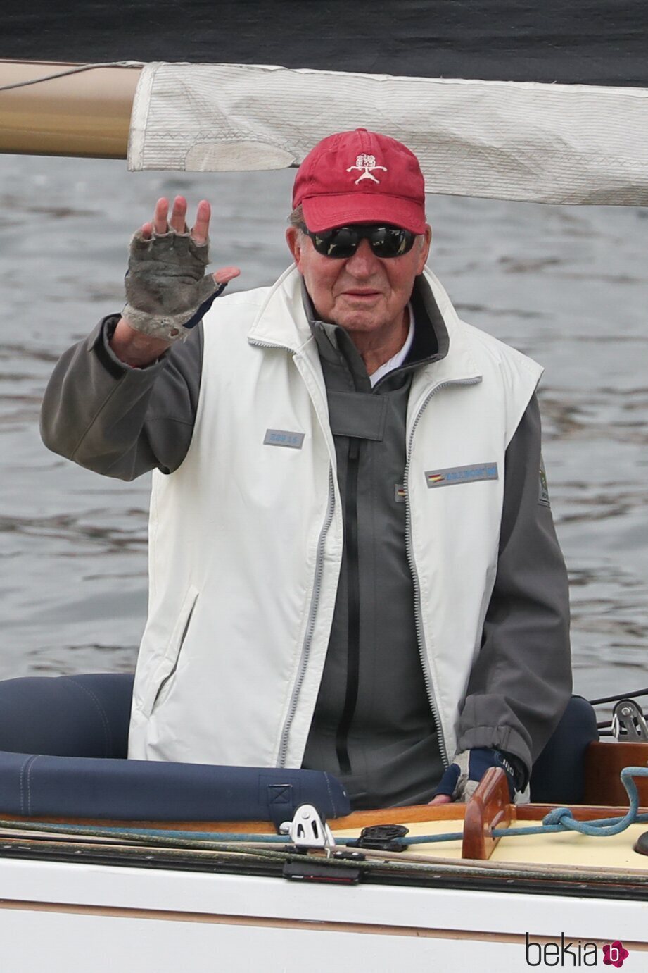 El Rey Juan Carlos navegando en el Bribón en Sanxenxo