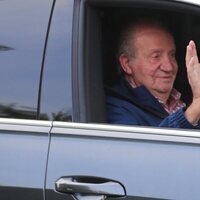 El Rey Juan Carlos sale de La Zarzuela tras su reencuentro con su familia