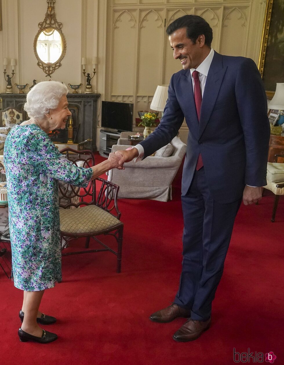 La Reina Isabel saludando al Emir de Catar en Windsor Castle