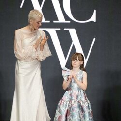 Charlene de Mónaco y Gabriella de Mónaco aplaudiendo en los Monte-Carlo Fashion Awards