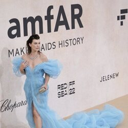 Milla Jovovich en la gala amfAR en el Festival de Cannes 2022
