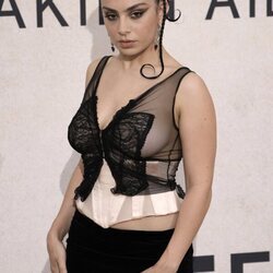 Chali XCX en la gala amfAR en el Festival de Cannes 2022