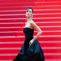 Bella Hadid en su primera aparición en el festival de Cannes 2022