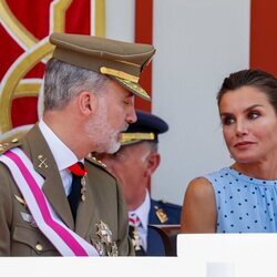 El Rey Felipe y la Reina Letizia, cómplices en el Día de las Fuerzas Armadas 2022