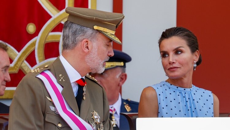 El Rey Felipe y la Reina Letizia, cómplices en el Día de las Fuerzas Armadas 2022