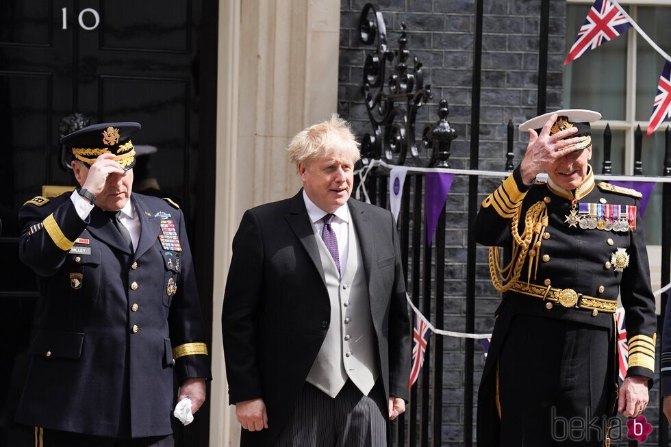 Boris Johnson antes de Trooping the Colour 2022 por el Jubileo de Platino