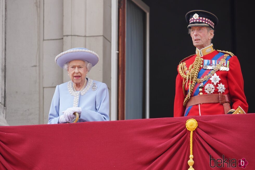 La Reina Isabel y el Duque de Kent en Trooping the Colour 2022 por el Jubileo de Platino