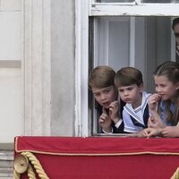El Príncipe Jorge, la Princesa Carlota, el Príncipe Luis, Mia Tindall y Beatriz de York en Trooping the Colour 2022 por el Jubileo de Platino
