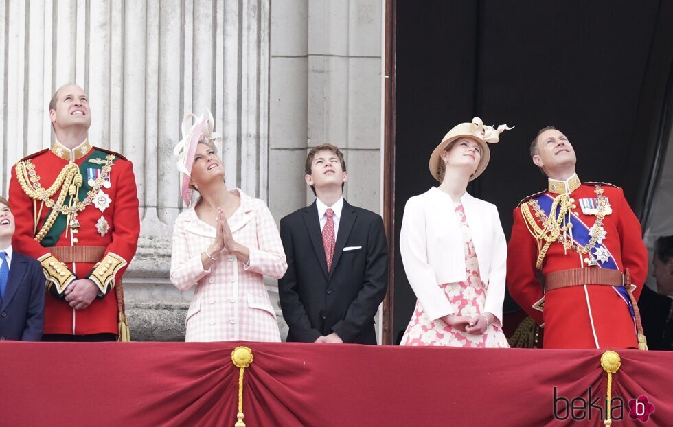 El Príncipe Guillermo, el Príncipe Eduardo y Sophie de Wessex con sus hijos en Trooping the Colour 2022 por el Jubileo de Platino