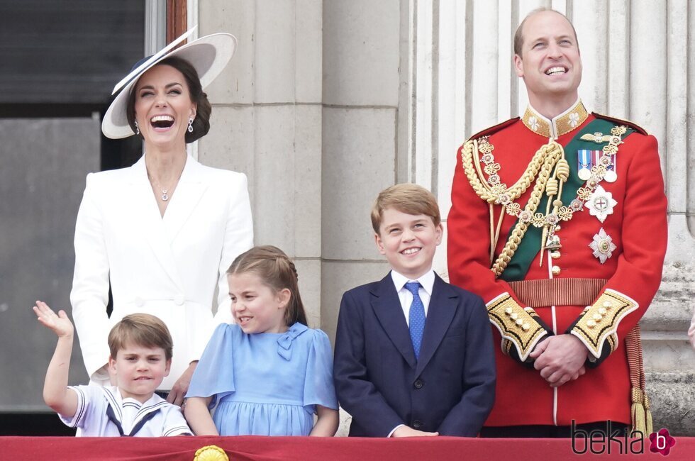 El Príncipe Guillermo y Kate Middleton con sus hijos en Trooping the Colour 2022 por el Jubileo de Platino