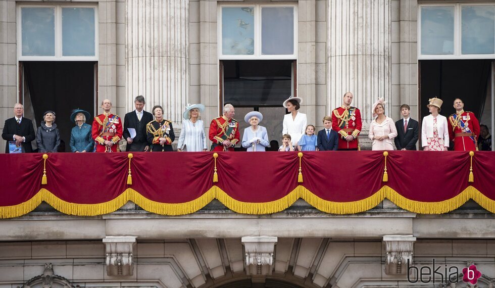 Los miembros de la Casa Real Británica en Trooping the Colour 2022 por el Jubileo