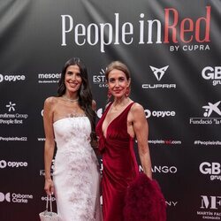 Lidia Torrent y Elsa Anka en el photocall de People in Red 2022 en Barcelona