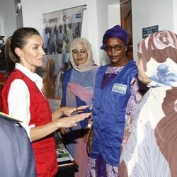 La Reina Letizia visita el proyecto integral de atención a las víctimas de violencia de género en Mauritania
