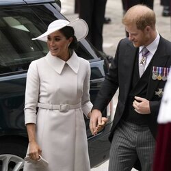 El Príncipe Harry y Meghan Markle, cogidos de la mano a su llegada al Servicio de Acción de Gracias por el Jubileo de Platino