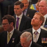 El Príncipe Harry, Jack Brooksbank y los Duques de Gloucester en el Servicio de Acción de Gracias por el Jubileo de Platino