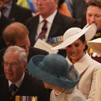 El Príncipe Harry y Meghan Markle y Lady Sarah Chatto en el Servicio de Acción de Gracias por el Jubileo de Platino