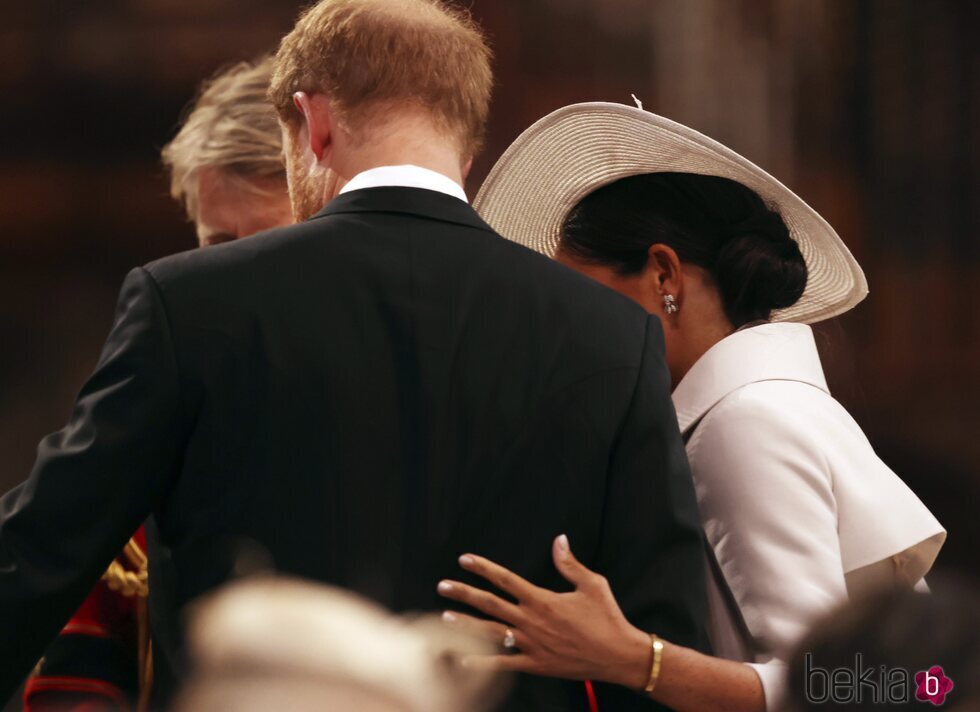 El gesto cariñoso de Meghan Markle con el Príncipe Harry en el Servicio de Acción de Gracias por el Jubileo de Platino