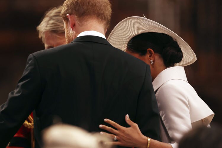 El gesto cariñoso de Meghan Markle con el Príncipe Harry en el Servicio de Acción de Gracias por el Jubileo de Platino