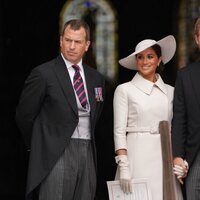 Peter Phillips, el Príncipe Harry y Meghan Markle y Zara Phillips en el Servicio de Acción de Gracias por el Jubileo de Platino