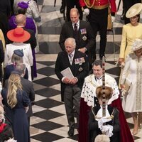 El Príncipe Carlos y Camilla Parker y los Duques de Cambridge en el Servicio de Acción de Gracias por el Jubileo de Platino