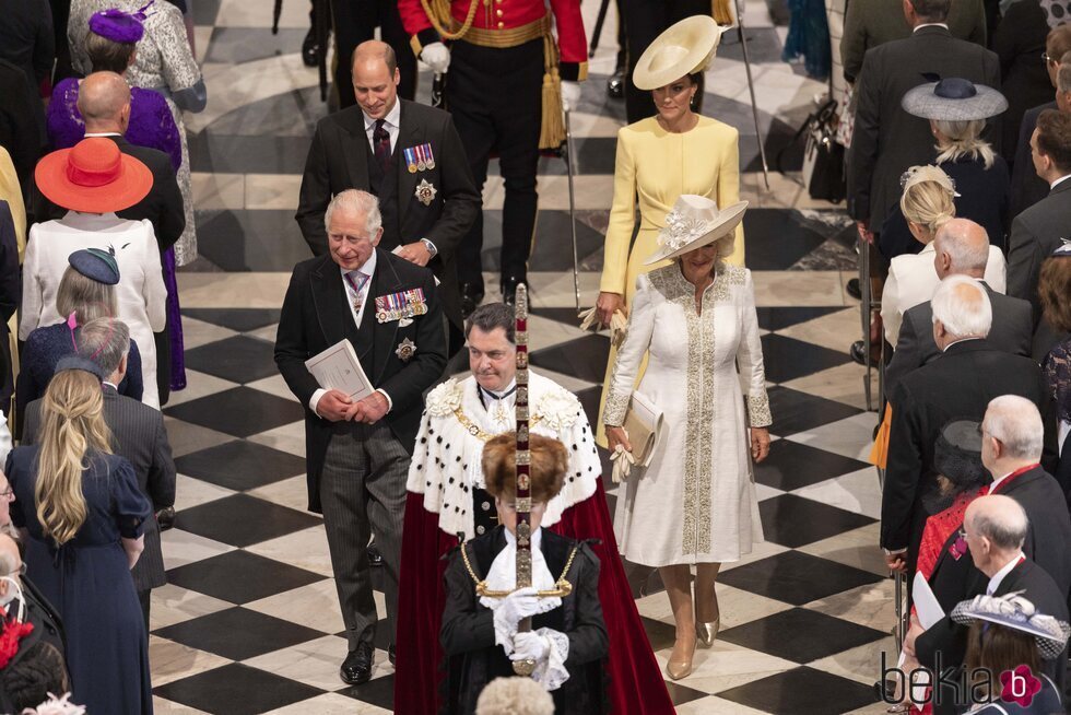 El Príncipe Carlos y Camilla Parker y los Duques de Cambridge en el Servicio de Acción de Gracias por el Jubileo de Platino