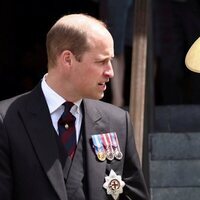 El Príncipe Guillermo y Kate Middleton hablando a la salida del Servicio de Acción de Gracias por el Jubileo de Platino
