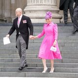 Zara Phillips y Mike Tindall a la salida del Servicio de Acción de Gracias por el Jubileo de Platino