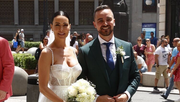 Vania Millán y Julián Bayón en su boda