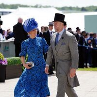 Zara Phillips y Mike Tindall en el Derby de Epsom 2022 por el Jubileo de Platino