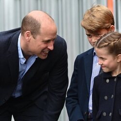 El Príncipe Guillermo con el Príncipe Jorge y la Princesa Carlota en su visita a Gales por el Jubileo de Platino